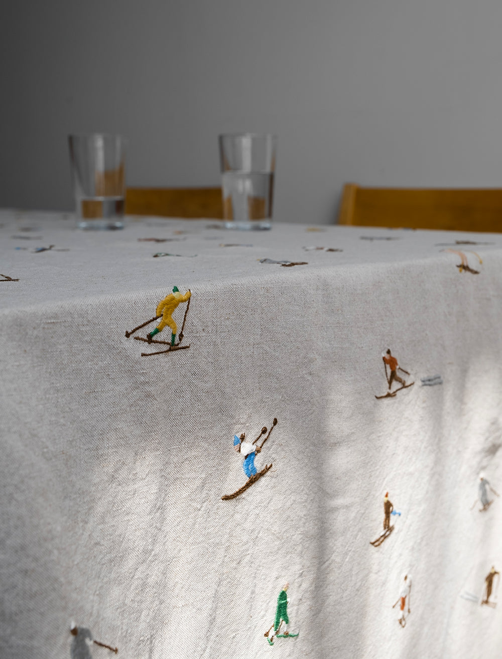 SKIERS, BRODERAD DUK