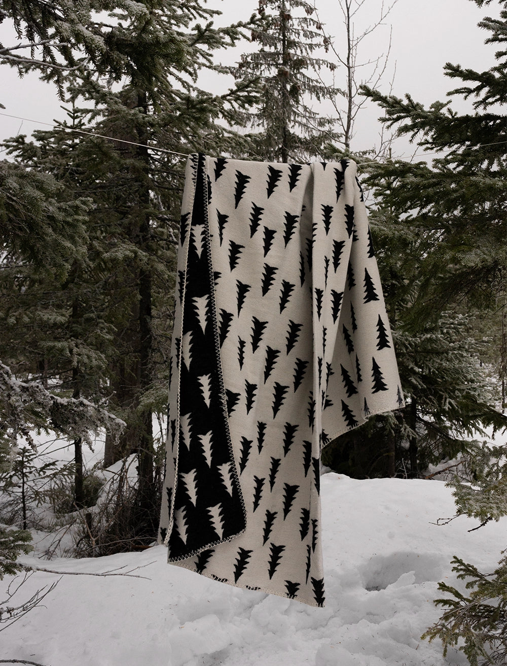 FIR WOVEN BLANKET, BLACK/WHITE