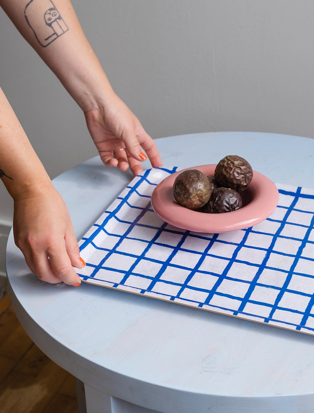 CHECKED TRAY, BLUE/OFF-WHITE - 43X33 CM