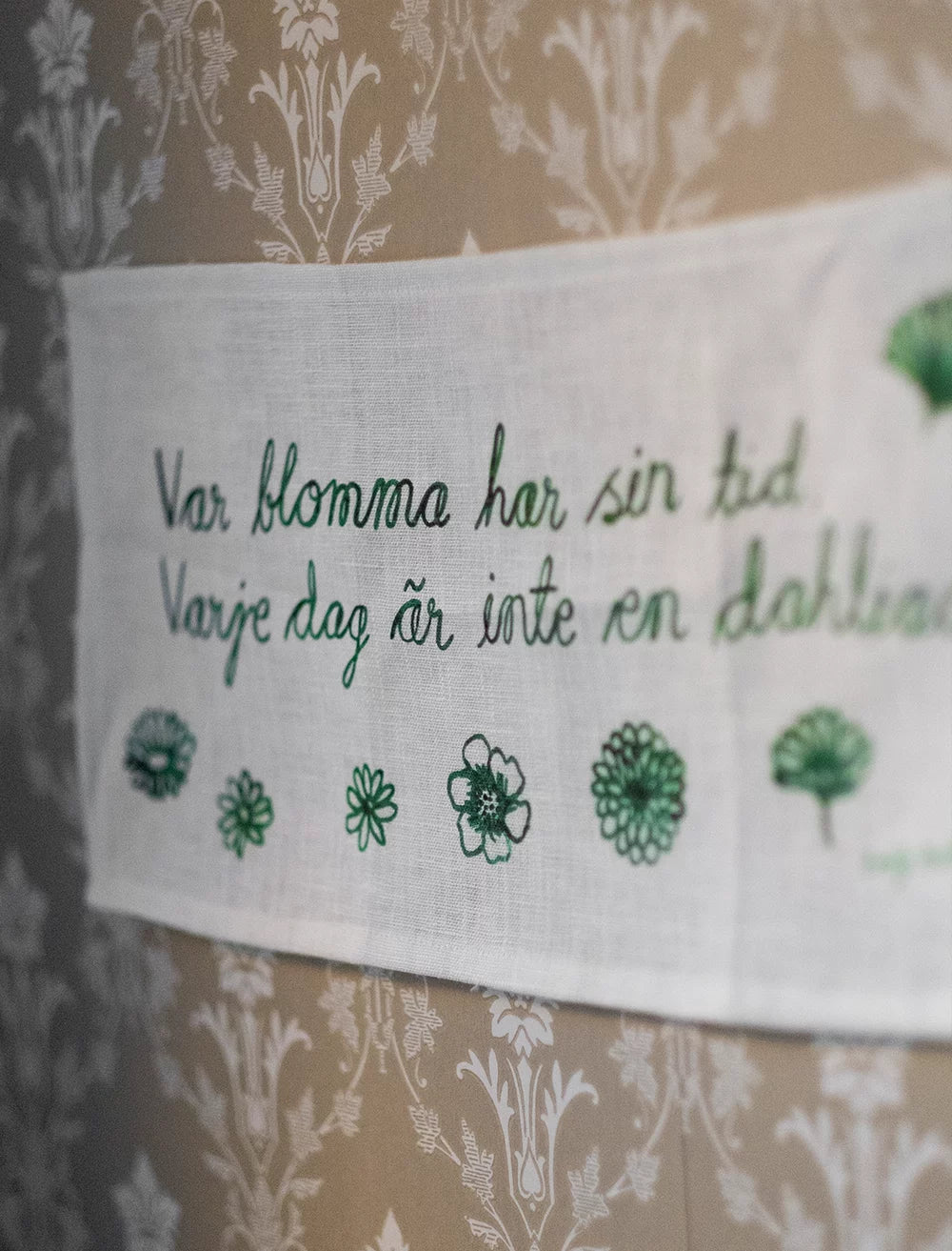 BE FLOWER TAPESTRY