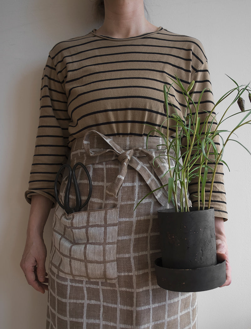 CHECKED JACQUARD WOVEN WAIST APRON, BROWN